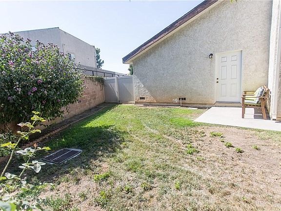 5th image of 1119 E Truman Pl