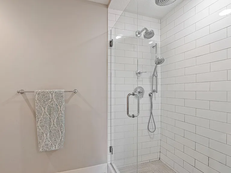 7080 Redwing Ln — Photo 2
