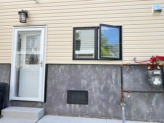 2nd image of 253 Ebbitts St Floor 1