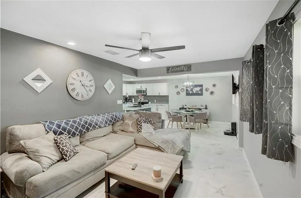 3 bed, 1.5 bath, 1060 sqft, $1,695 — Photo 2