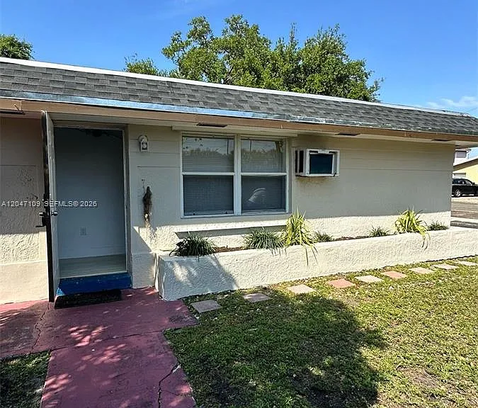 715 SW 6th St #1-2 — Photo 1