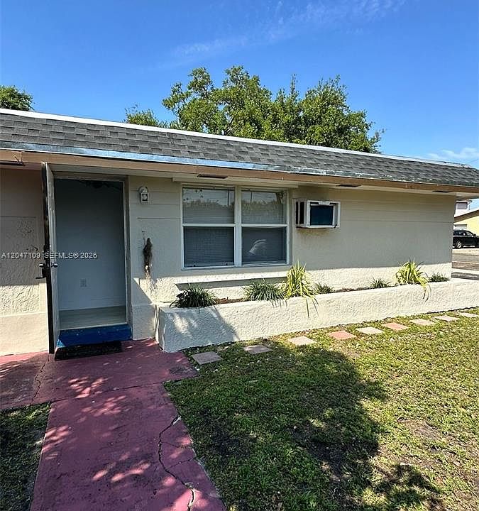 1st image of 715 SW 6th St #1-2