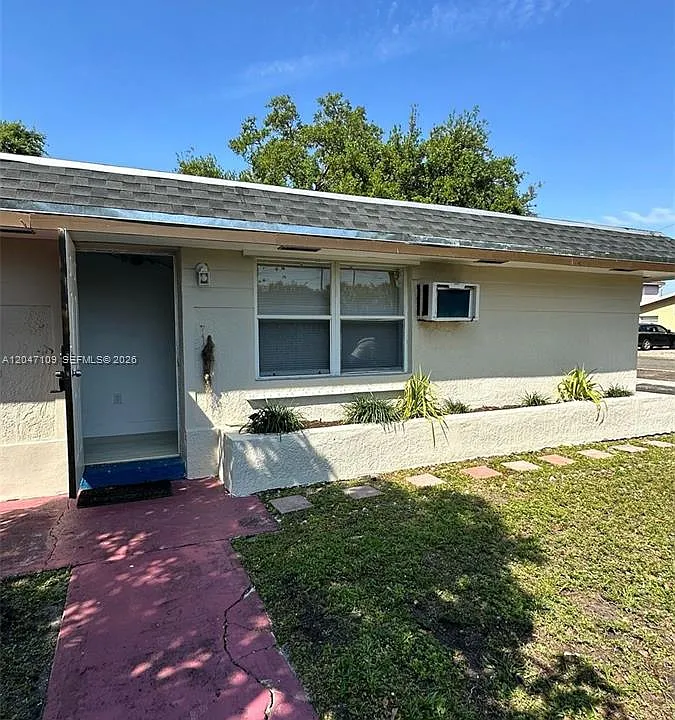 715 SW 6th St #1-2