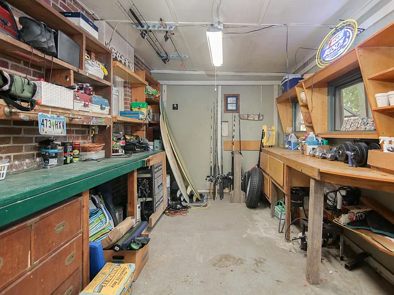 Garage/Workshop