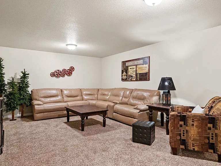 8197 Mockorange Hts — Photo 40