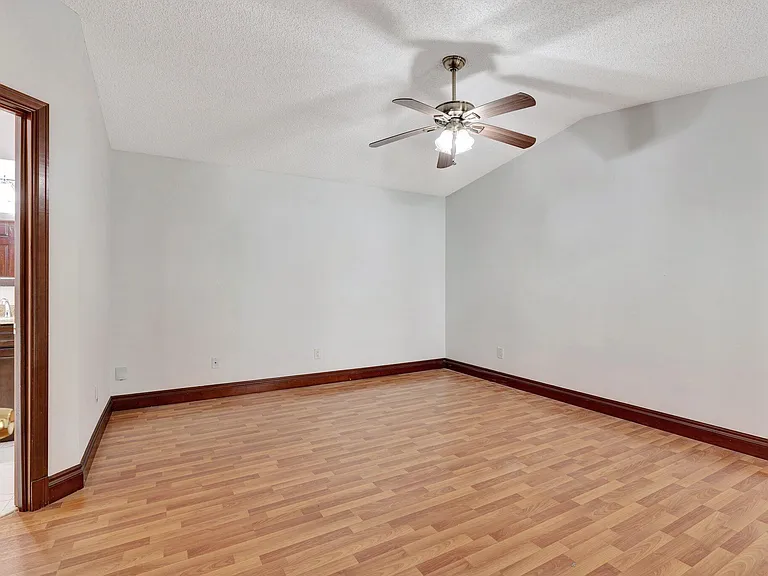 6149 Foster St — Photo 17