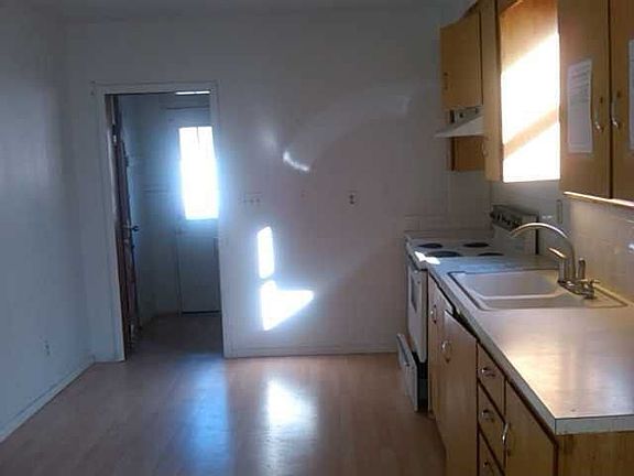 2nd image of 611 Santa Fe Ave