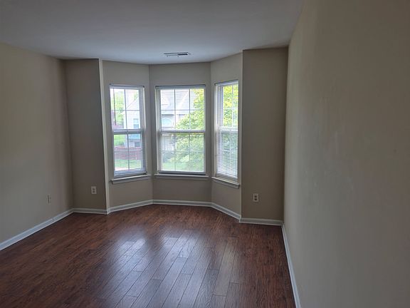 3rd image of 2102 Brookhaven Dr #1