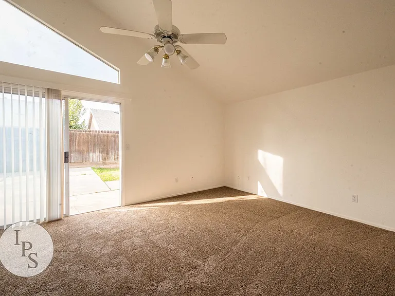 6691 N Constance Ave — Photo 13