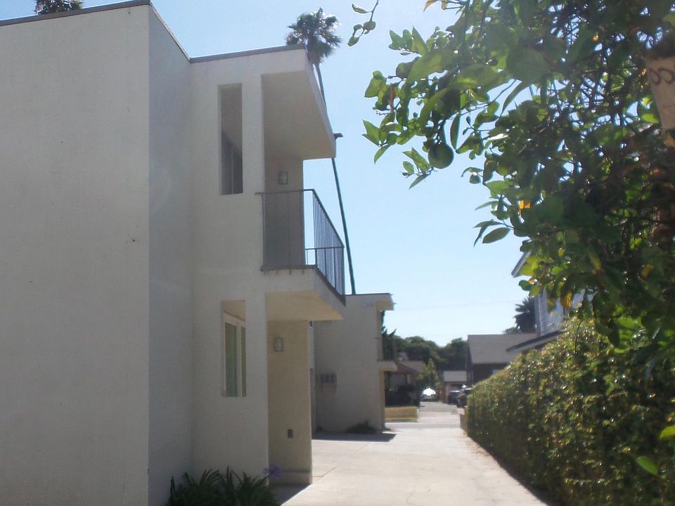 Bi-Level Townhouse-Style Apartment