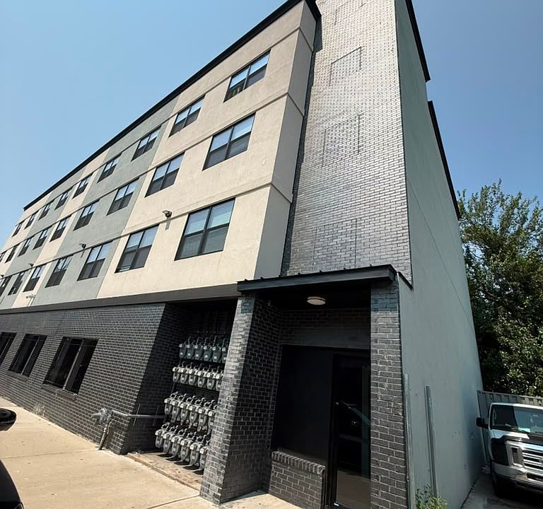 1st image of 127 16th Ave #306