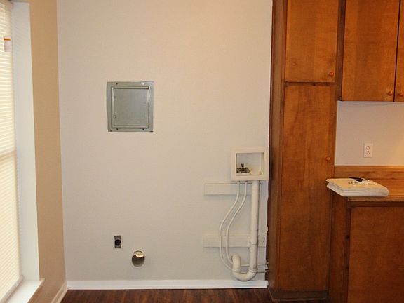 4th image of 304 N Merrimac St