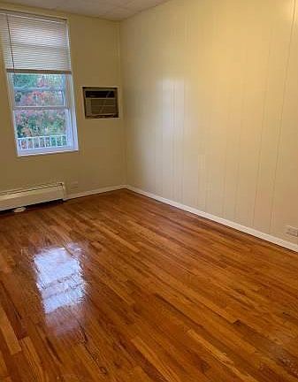 2nd image of 2917 Lawton Ave #2
