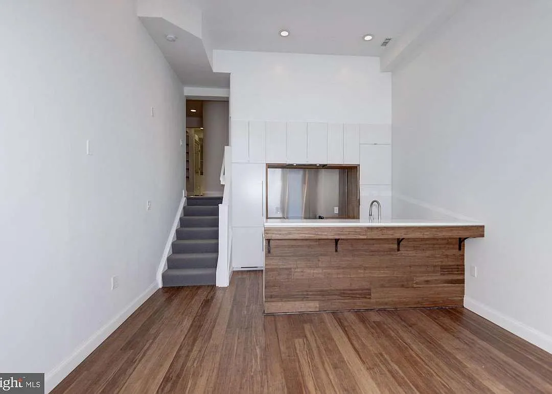 1 bed, 1.5 bath, 1042 sqft, $3,000 — Photo 4