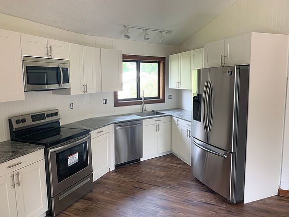 3rd image of 222 Fremont Ave