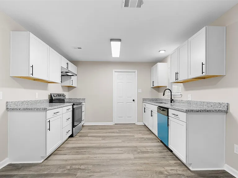 804 Avenue I — Photo 10