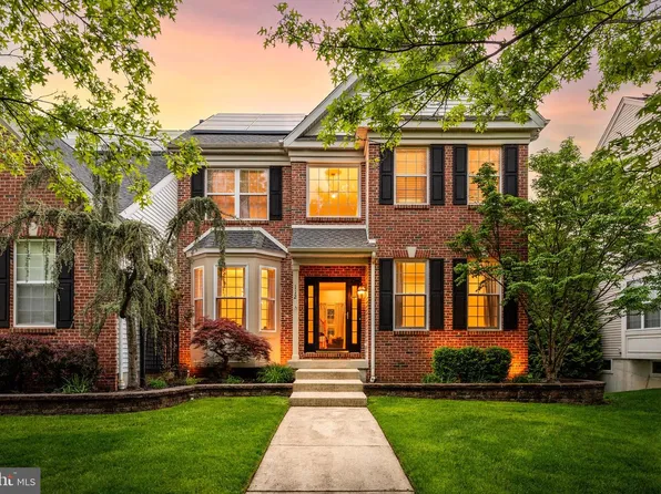 112 Hillside Ln, Mount Laurel, NJ 08054