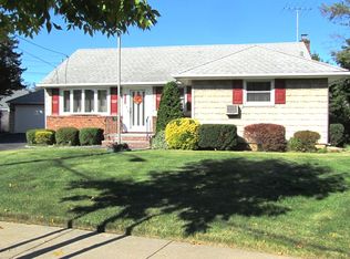 1733 Taft Ct, Seaford, NY 11783