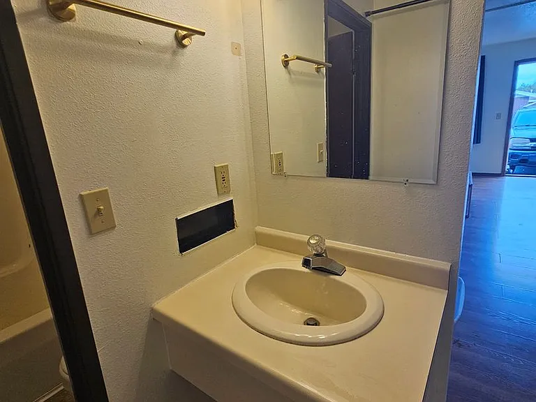 Rapids Studio Apartments — Photo 33