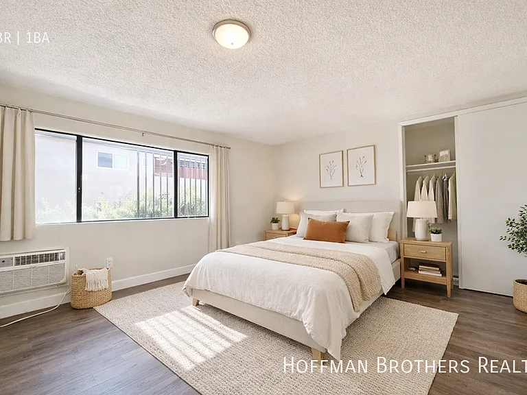 981 Elden Ave #19 — Photo 2