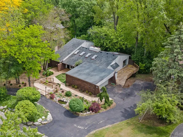 4355 Middleton Dr, Bloomfield Hills, MI 48302