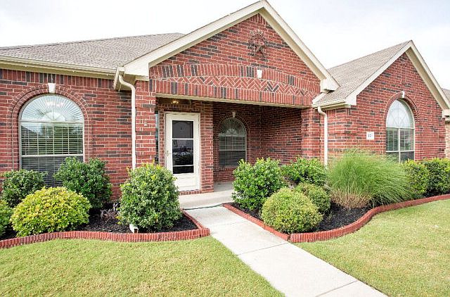 1st image of 221 Welch Dr
