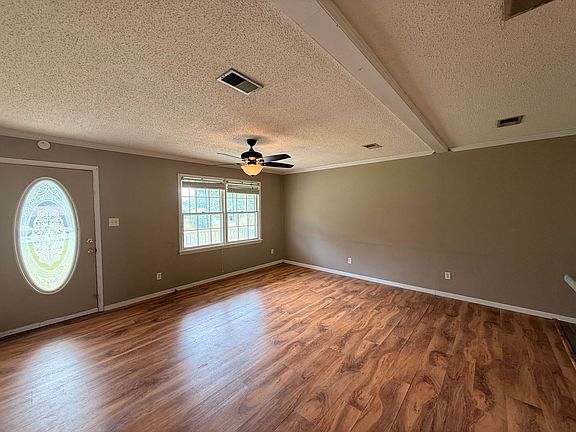4th image of 165 Marshall Cir