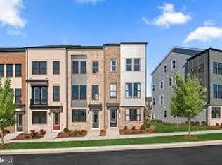 2612 River Birch Rd, Herndon, VA 20171
