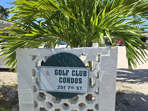 201 7th St #5, Key Colony Beach, FL 33051