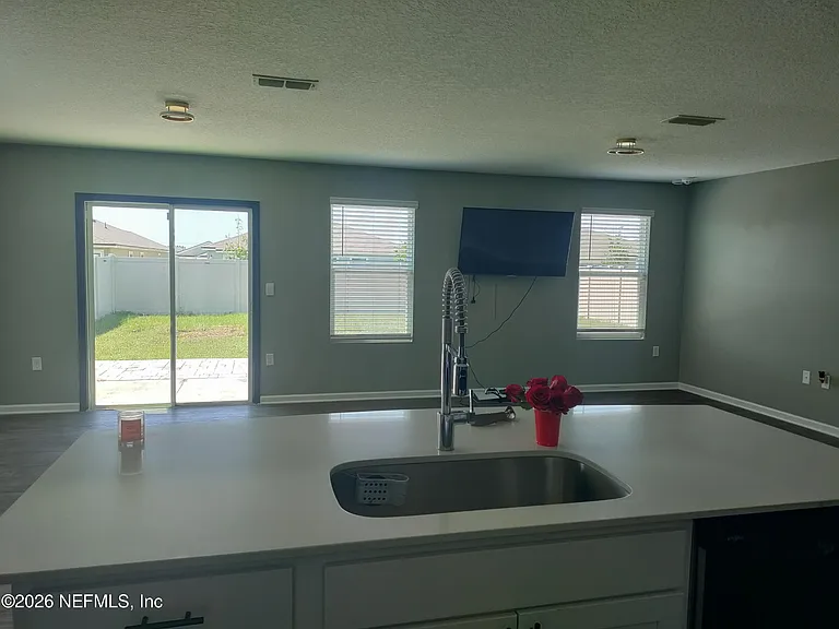 4260 Hemlock St — Photo 6