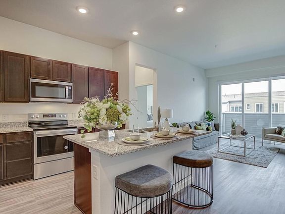 4th image of 460 E Fremont Pl #205