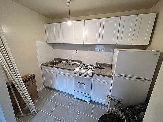 5th image of 329 E 63rd St APT 5H