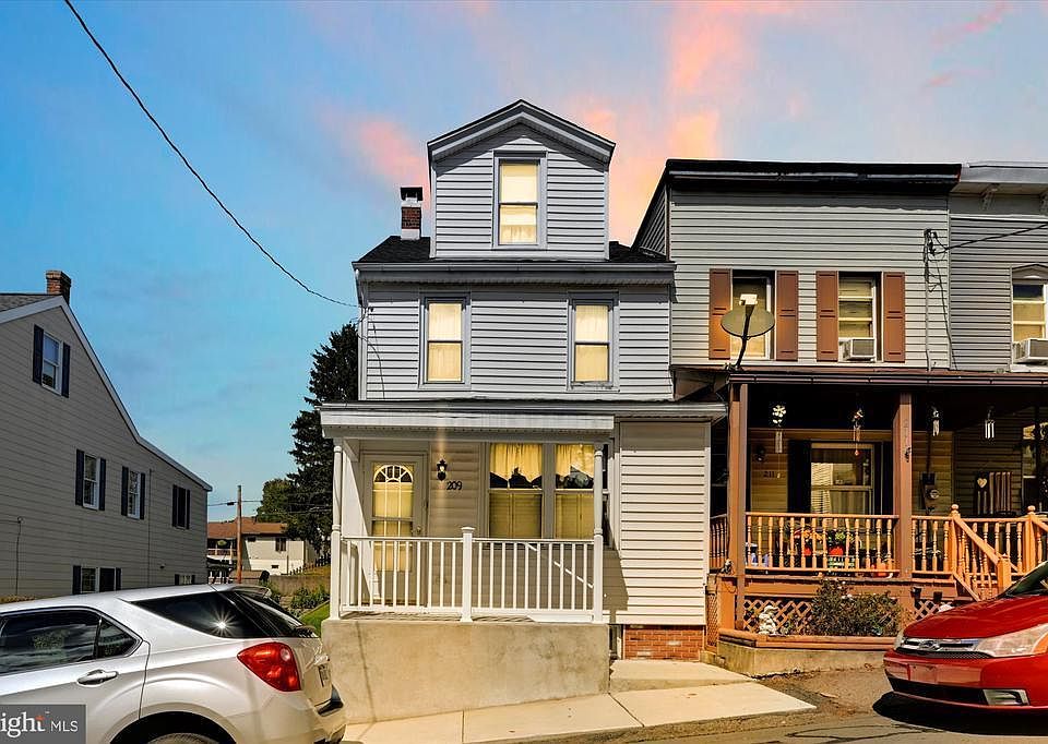 1st image of 209 Walnut St