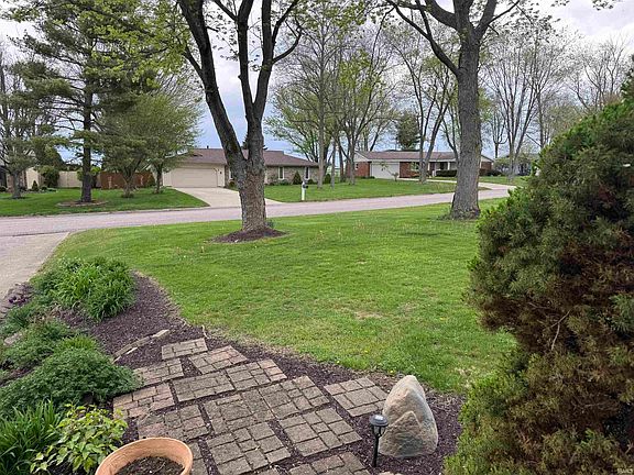 3rd image of 3011 E Kendall Ln