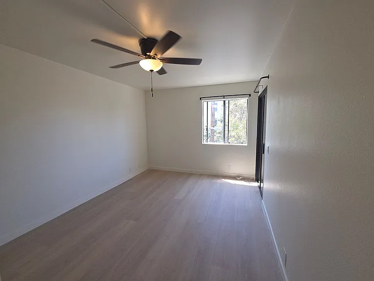 2343 E 17th St #201 — Photo 11