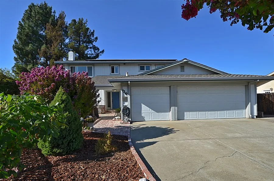 1241 Norwood Pl photo 1