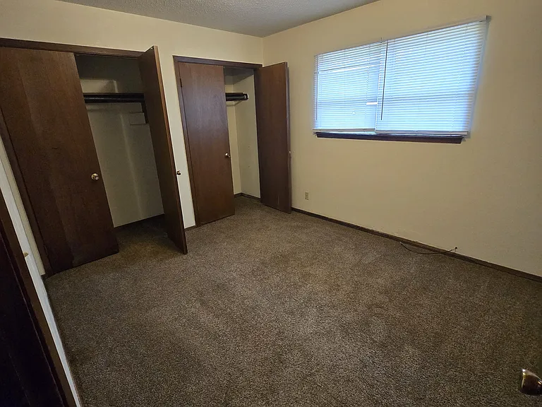 Crest Dr — Photo 10