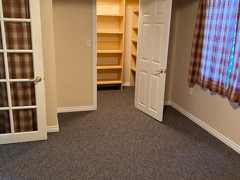 Tadaa! Window and walk-in closet. (All curtains are optional.)