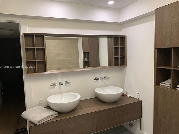 4th image of 210 Seaview Dr #506