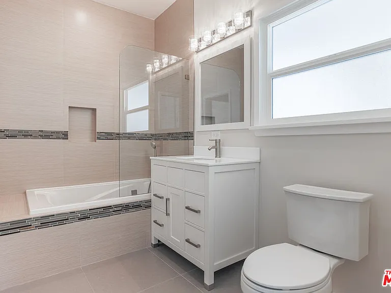 31 Breeze Ave #C — Photo 8