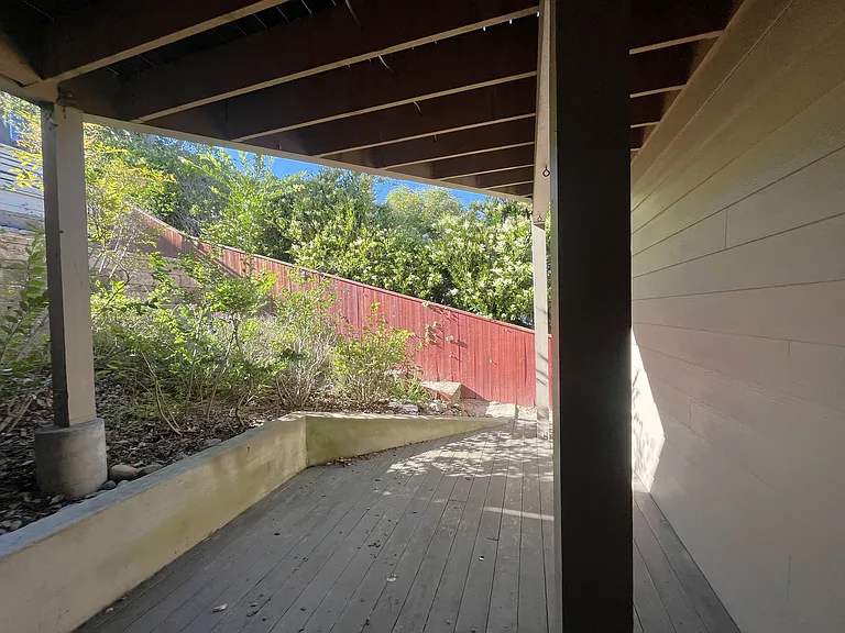 324 Selma St — Photo 38