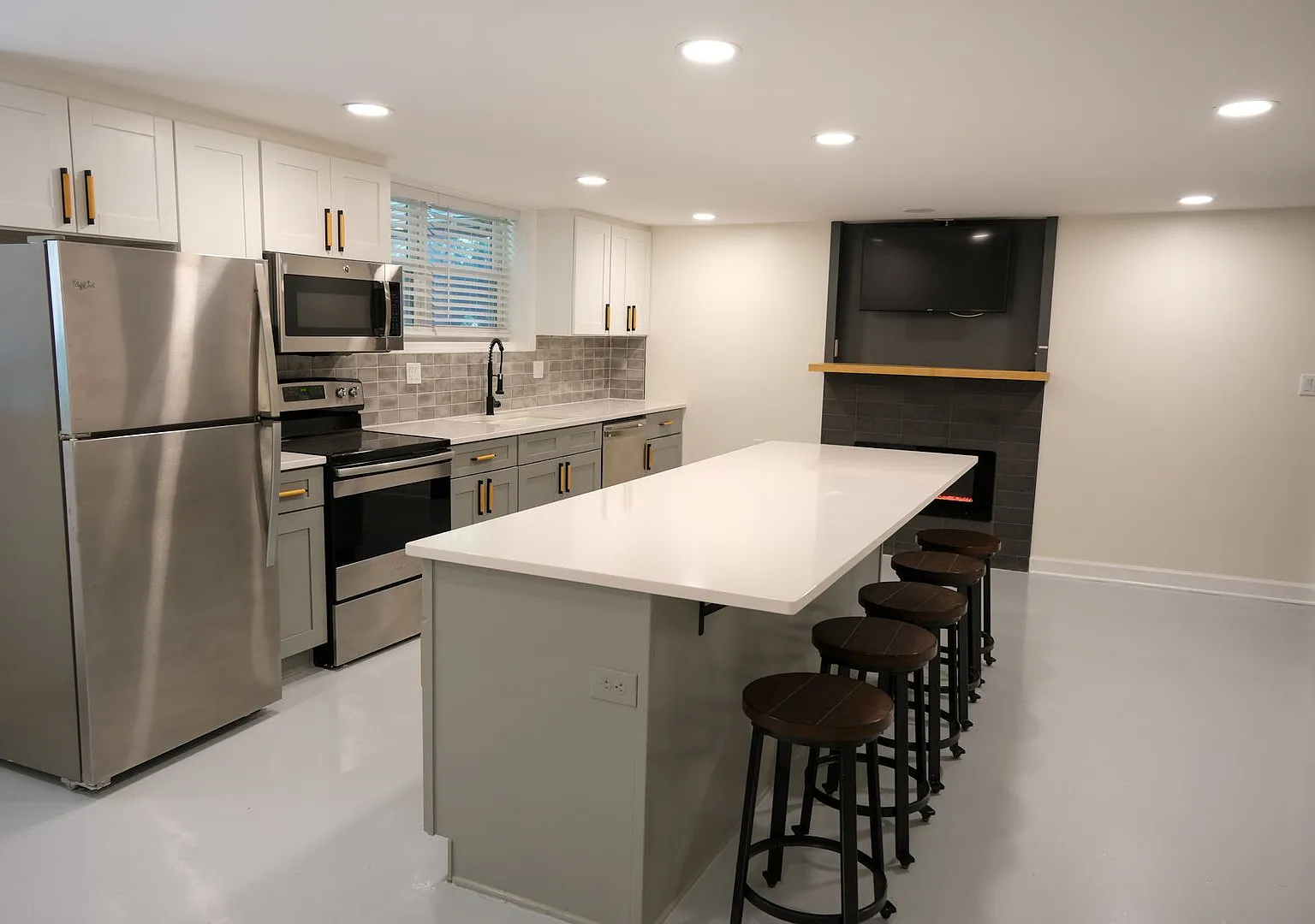 27 Swanson Court — Photo 3