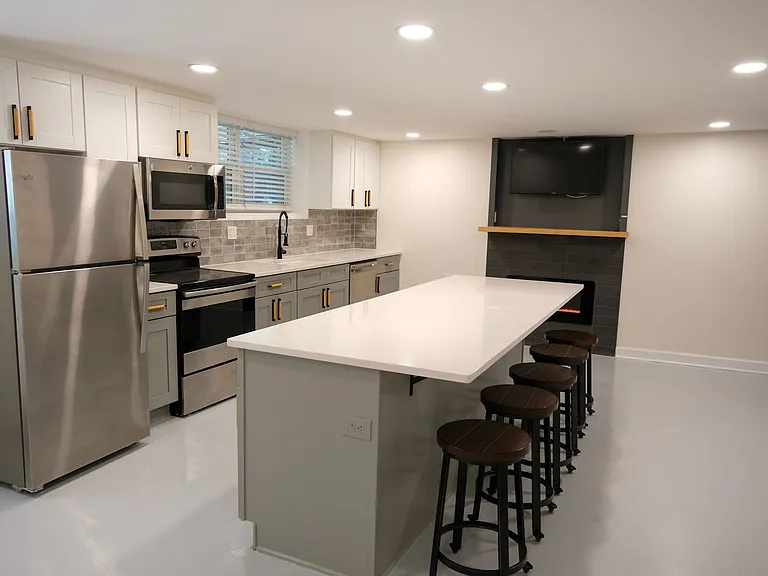 27 Swanson Ct — Photo 3