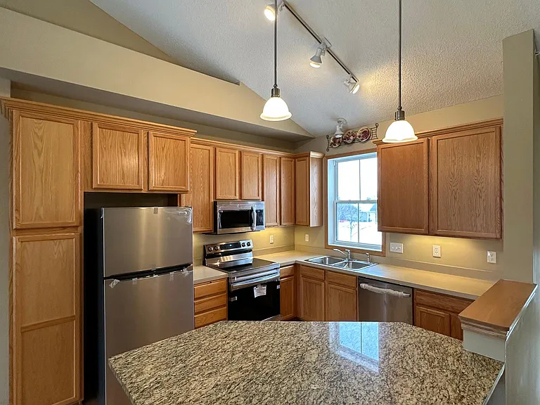 Kitchen (brand new appliances)