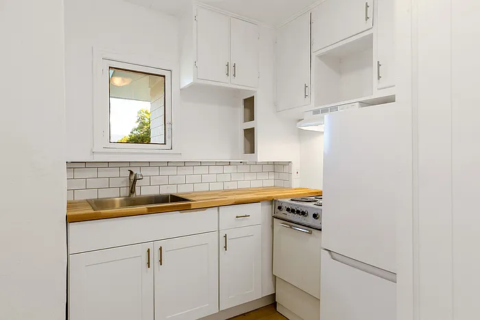 444 Stephens Ave #7 — Photo 2