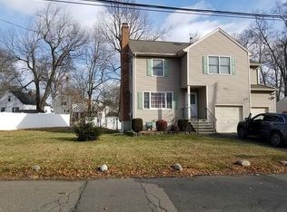 340 Macon Dr, Bridgeport, CT 06606