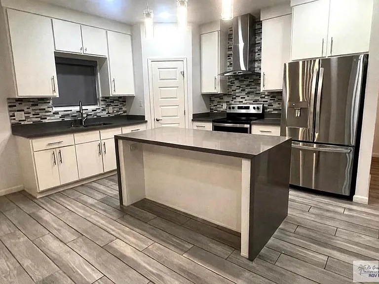 1852 Joaquin St — Photo 3