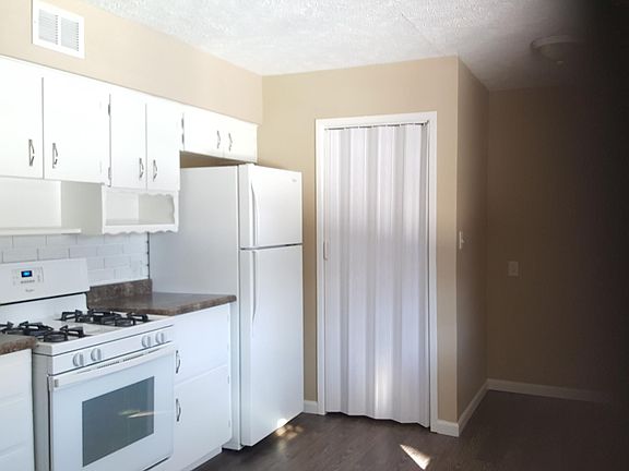 5th image of 4013 Wakeman Dr