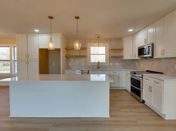 2194 Hampshire Pike — Photo 8