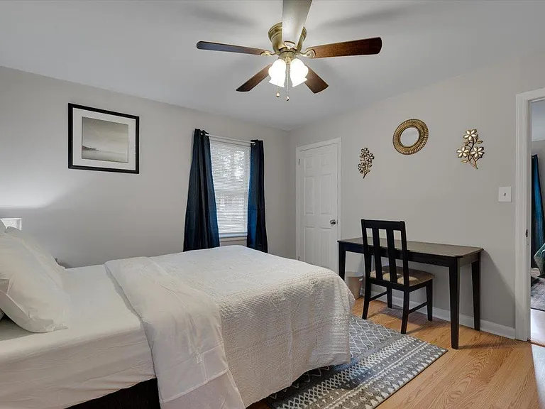 815 W Markham Ave #A — Photo 10